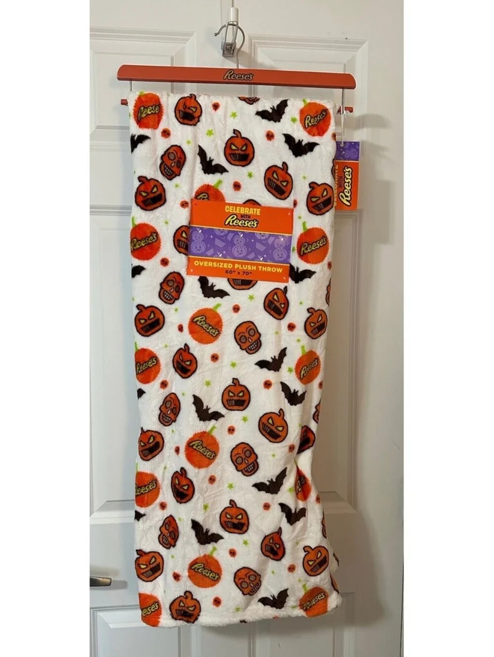 Reese's Halloween Oversized Plush Throw Blanket 60